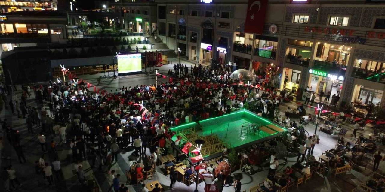 Şırnak, A Milli Futbol Takımı İle Tek Yürek Oldu