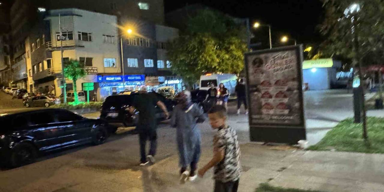 Milli Maçı İzlerken Parmağı Koptu