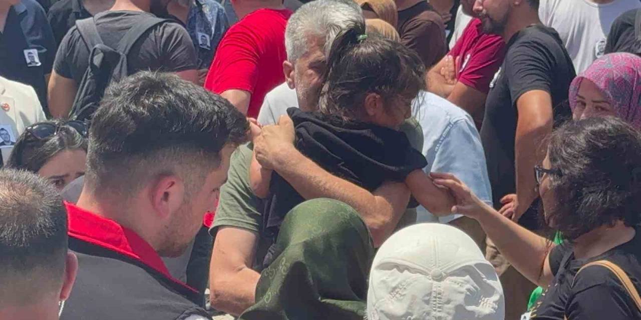 Öldürülen Müdür Yardımcısının İki Çocuğundan Babaya Son Bakış