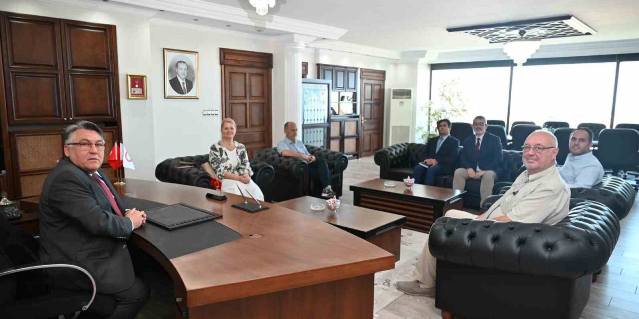 Rektör Özölçer, Uluslararası Akademisyen Heyetini Kabul Etti