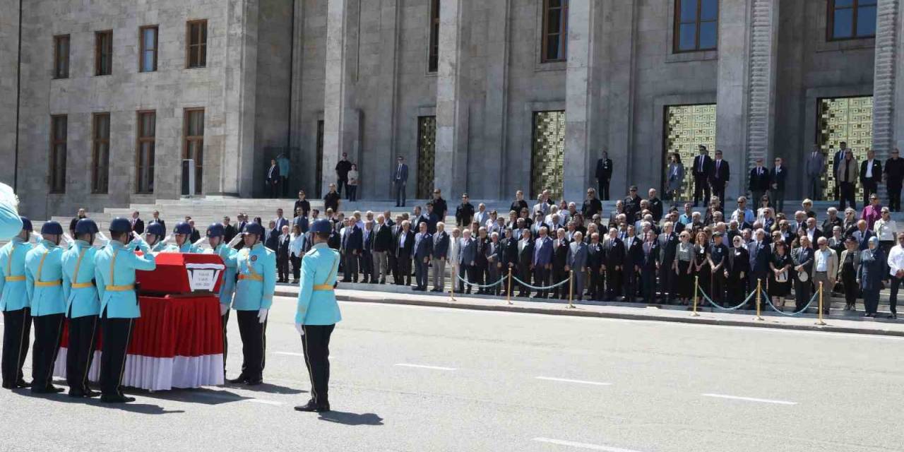 Mecliste Eski Dıșișleri Bakanı Yakıș İçin Tören Düzenlendi