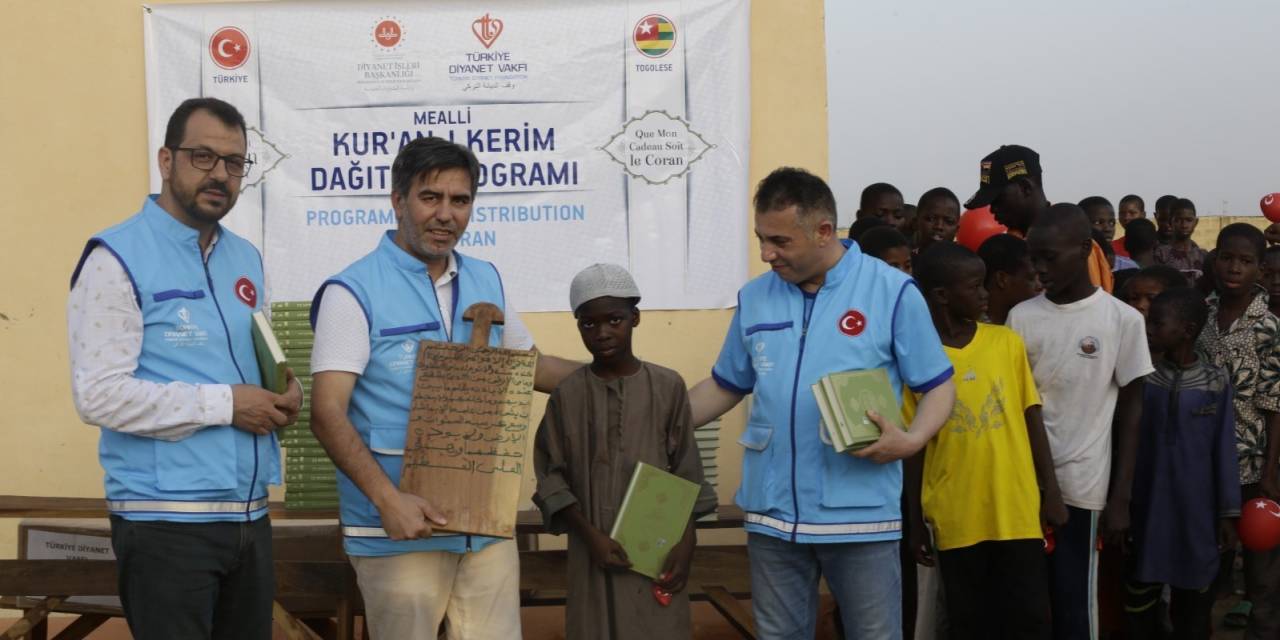 Tdv ‘1 Kurban 1 Kur’an’ Projesiyle 21 Ülkede 80 Bin Kur’an-ı Kerim Hediye Etti