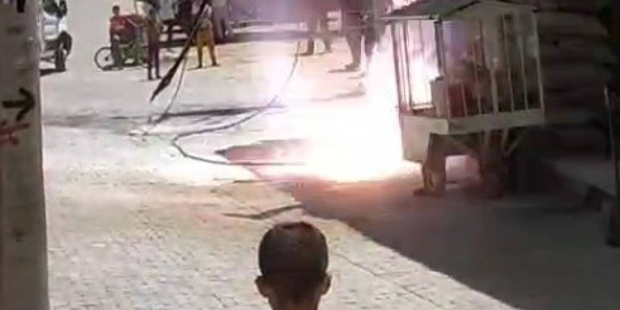 Şanlıurfa’da Elektrik Kablosu Dakikalarca Patladı