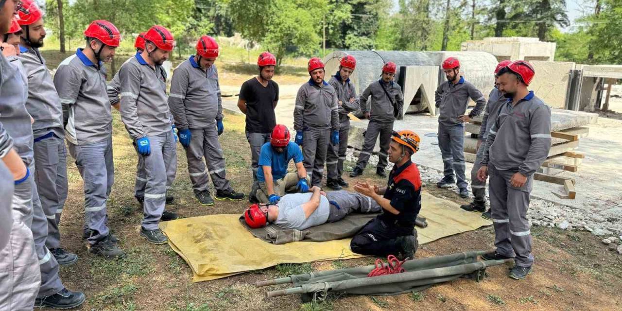 Afad Depremde Arama Kurtarma Eğitimlerini Sürdürüyor