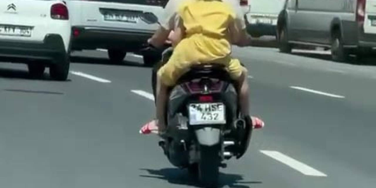 Sarıyer’de Motosiklet Üzerinde 2 Çocukla Tehlikeli Yolculuk Kamerada