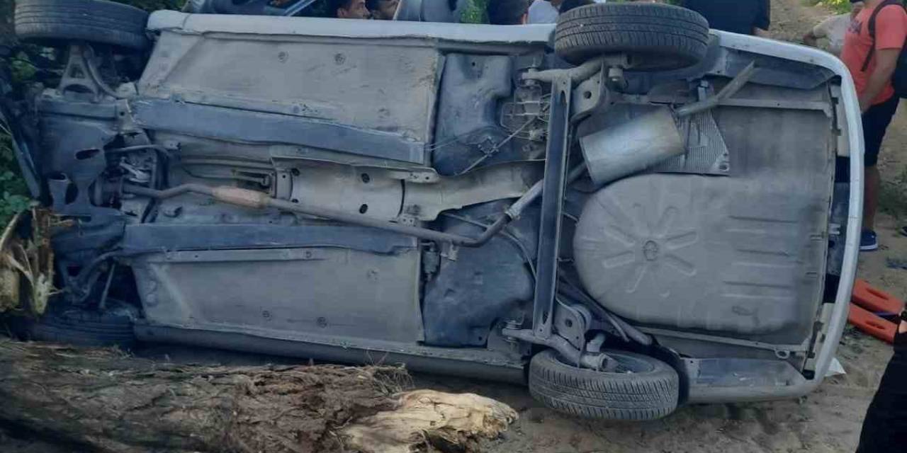 Kontrolden Çıkan Otomobil Şarampole Devrildi: 3 Yaralı