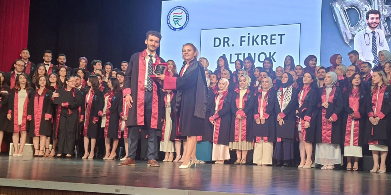 Recep Tayyip Erdoğan Üniversitesi'nde En Başarılı İntern Doktor: Dr. Fikret Altunok!