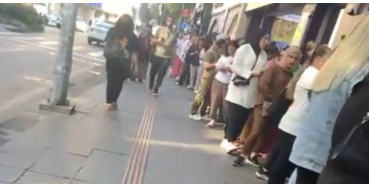 Zincir Mağazada Yüzde Seksen İndirimi Duyan Koştu