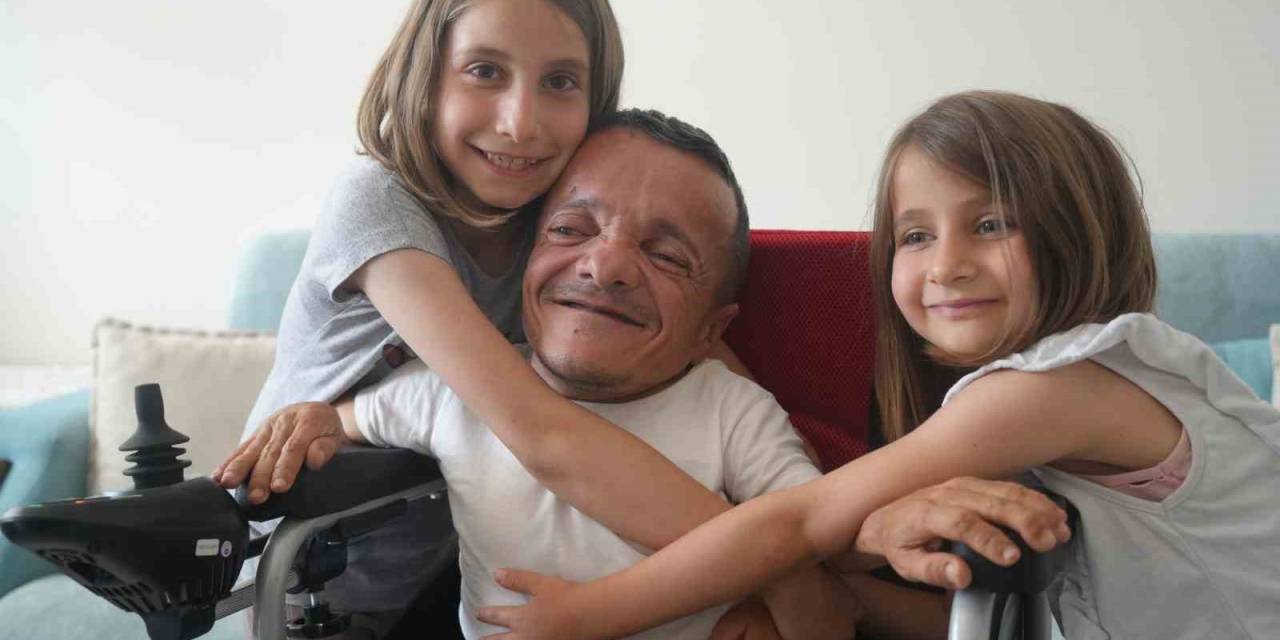 Türkiye’nin En Kısa Boylu Bestecisinin Akülü Sandalye Mutluluğu