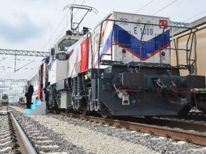 Milli Elektrikli Lokomotif Raylara İndi
