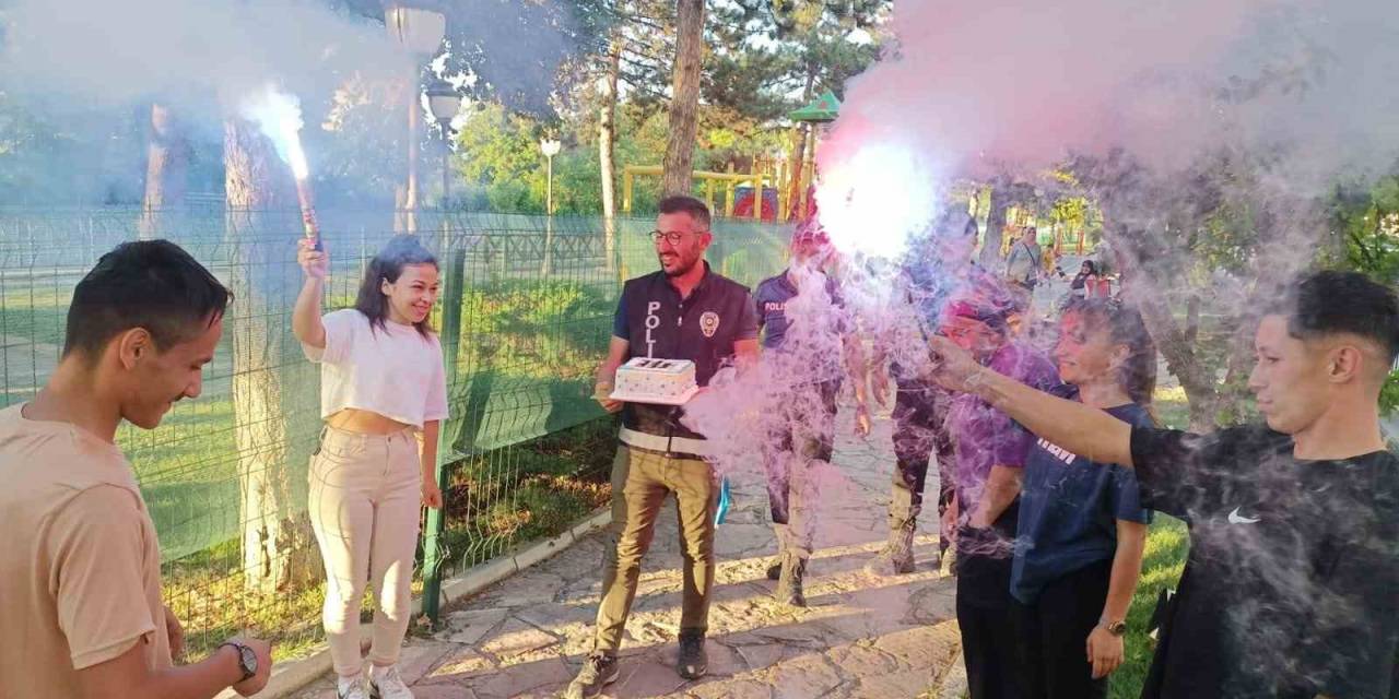 Kas Hastası Murat’a Çok Sevdiği Polislerden Doğumgünü Sürprizi