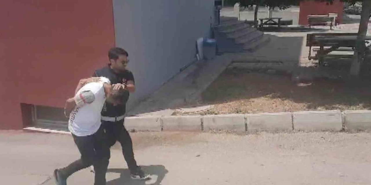 Uyuşturucu Suçundan Firari 2 Hükümlü Narkotik Polislerden Kaçamadı