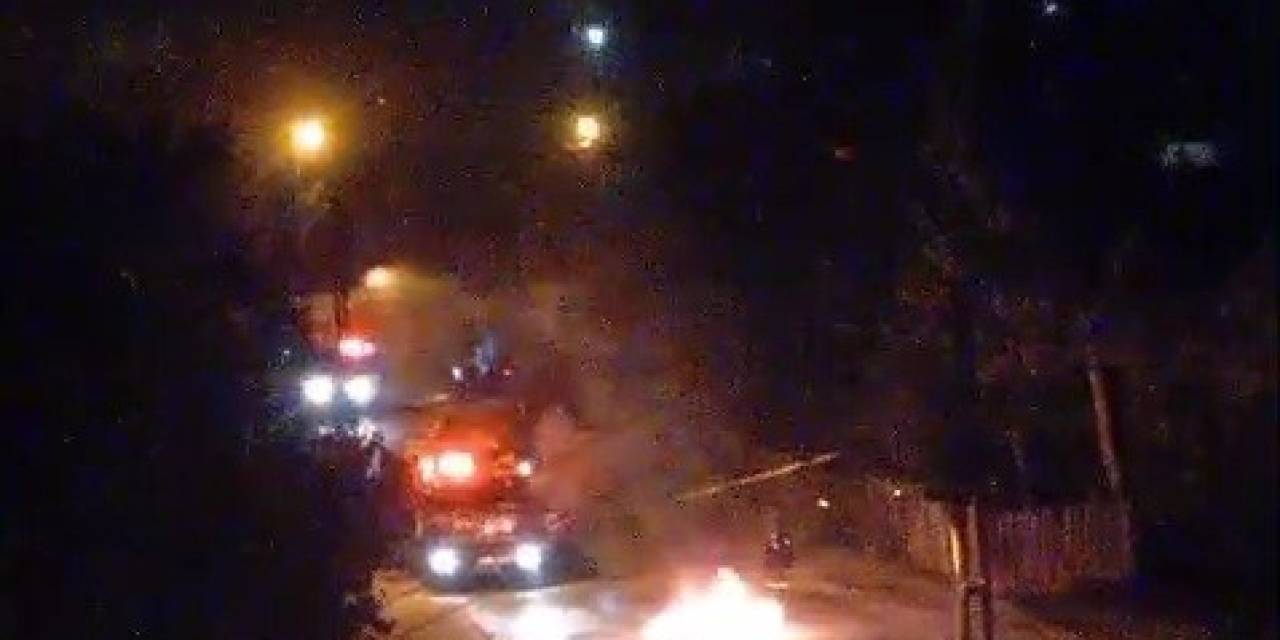 Husumetlisinin Motosikletini Yaktı