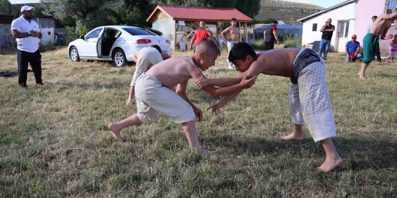 Bu Köyde Her Evden Bir Güreşçi Çıkıyor