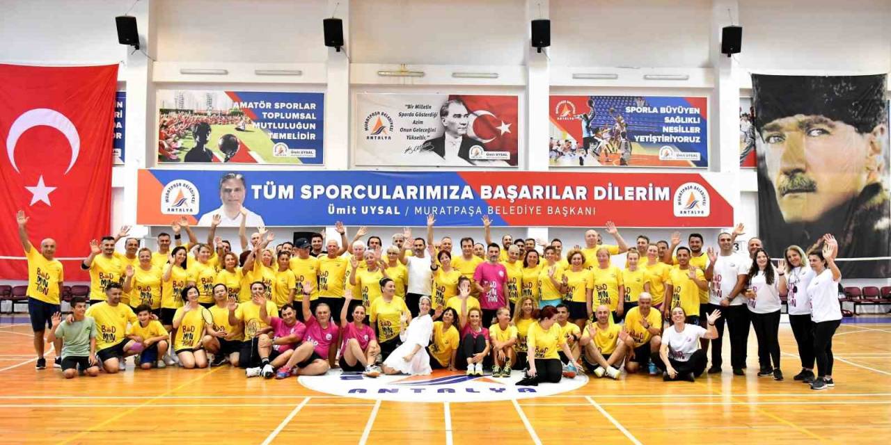 Antalya’da Veteranlar Badminton Şenliği Başladı