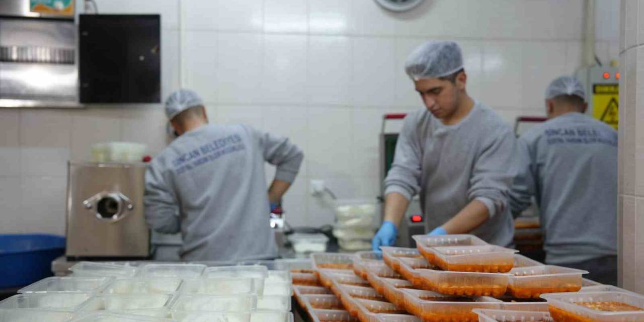 Sincan Belediyesi’nden Bin 150 Kişiye Yemek Yardımı
