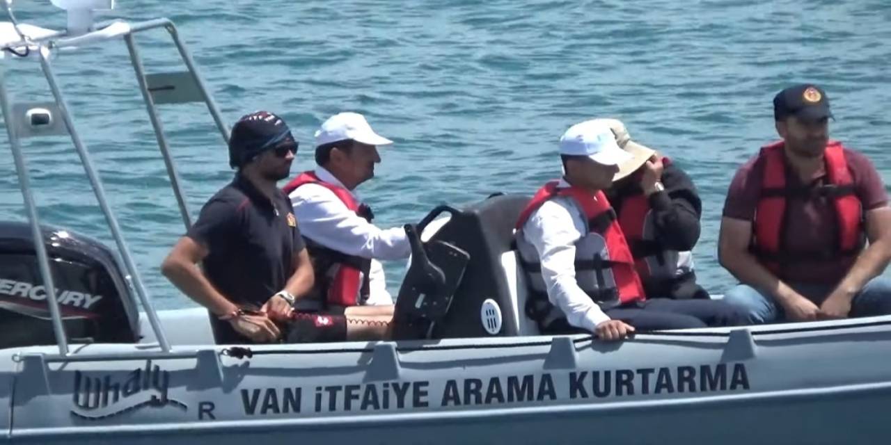 Ekipler İle Oğlunun Kaybolduğu Yerdeki Aramalara Katıldı