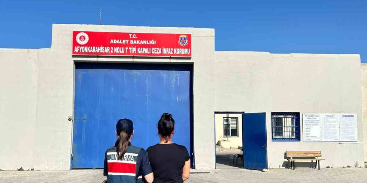 Afyonkarahisar’da Aranan Şahsı Jandarma Yakaladı