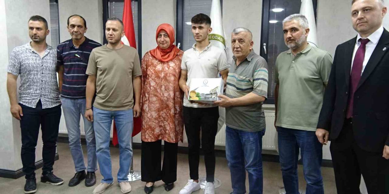 Kütahyalı Öğrenci ’en İyi Kaynak Yapma Yarışması’nda Türkiye İkincisi Oldu