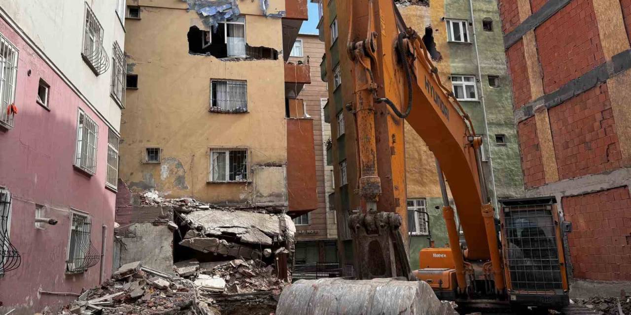 Bahçelievler’de Çöken Binanın Deniz Kumuyla Yapıldığı Ortaya Çıktı