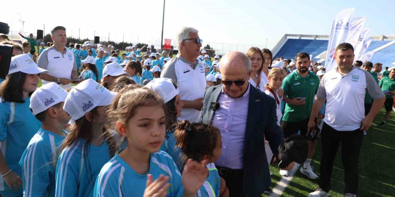 Büyükçekmece Belediyesi Yaz Spor Okulu Törenle Açıldı