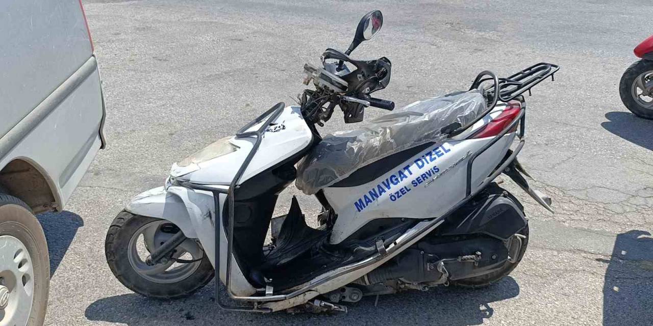 Motosikletle Kamyonete Çarpan 14 Yaşındaki Çocuk Ağır Yaralandı