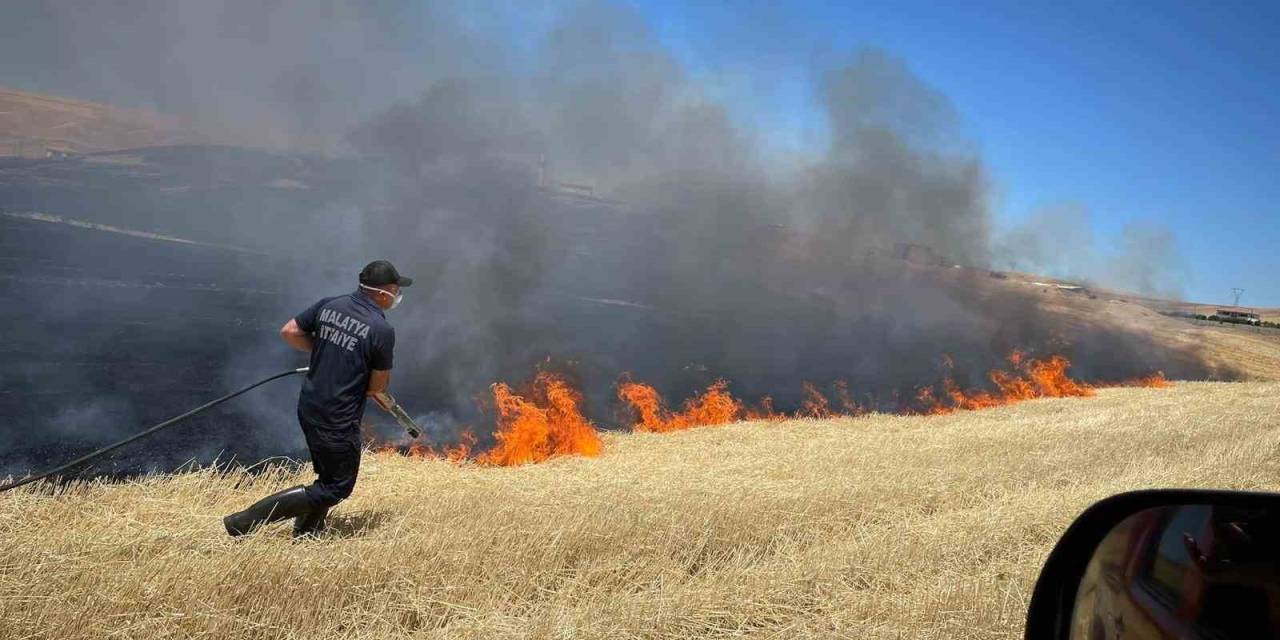100 Dönümlük Alanda Etkili Anız Yangını 4 Saatte Söndürüldü