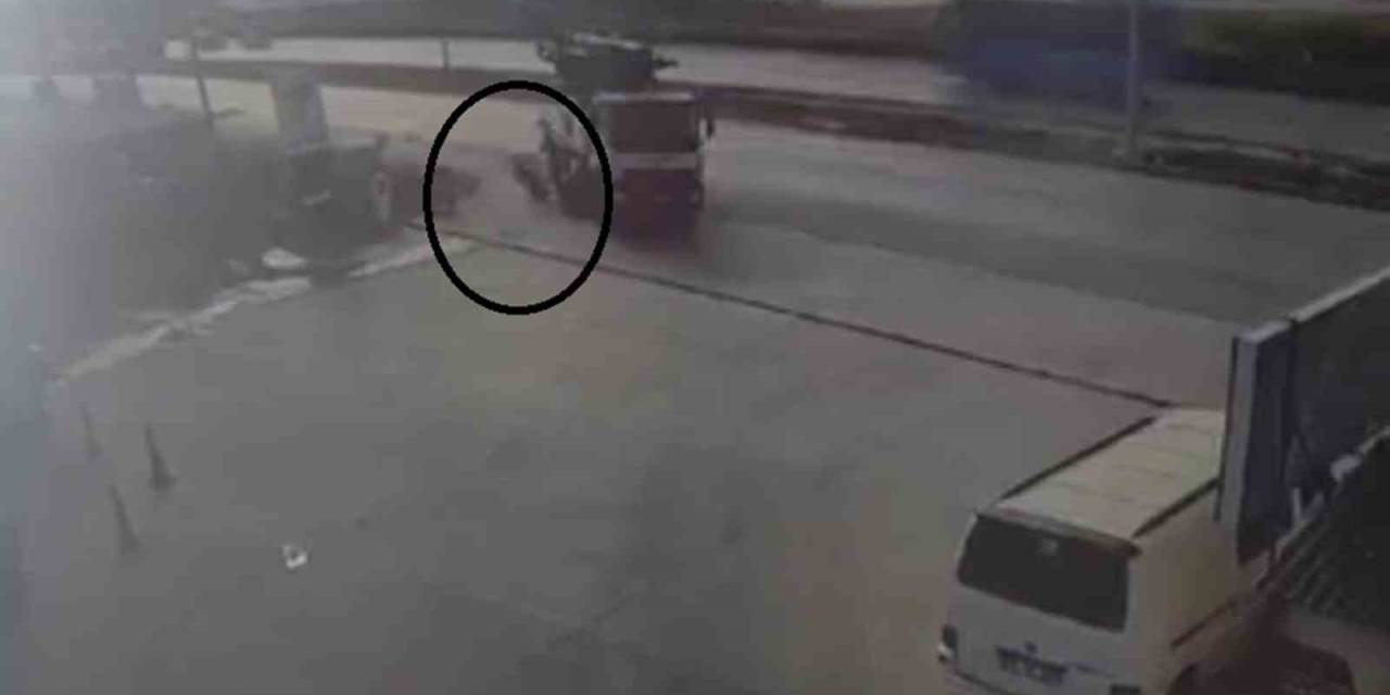 Motosiklet Sürücüsünün Feci Kazada Can Verdiği Anlar Kamerada