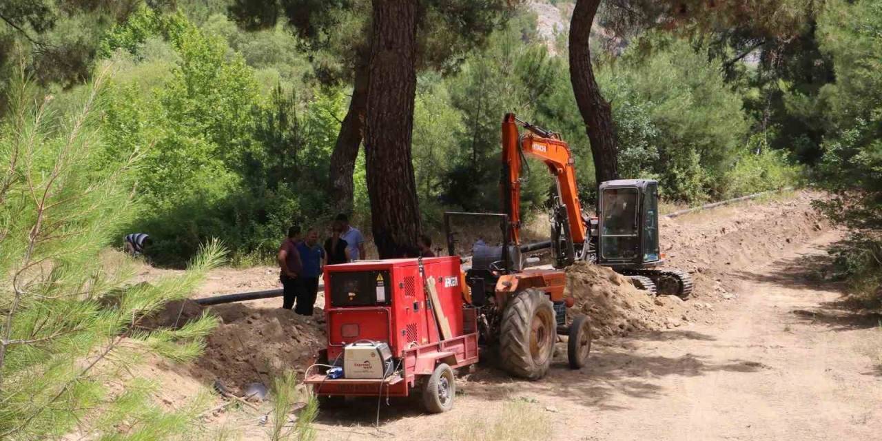 Taşkuyucak’ta Eski İçme Suyu Hattı Çelik Borularla Yenileniyor