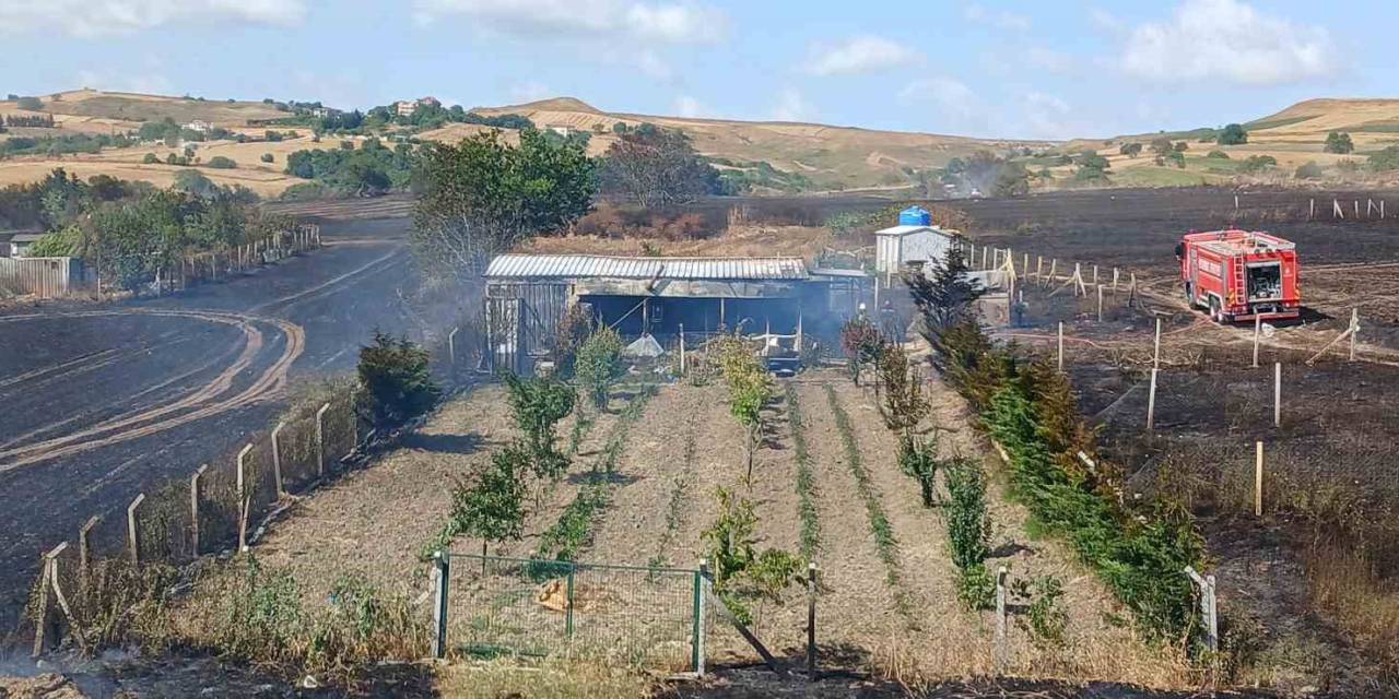 Silivri’de Otluk Alanda Yangın: Alevler Yerleşim Alanına Doğru İlerledi, Panik Yaşandı