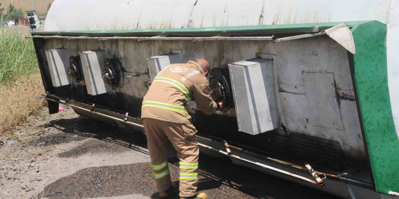 Cizre’de Benzin Yüklü Tır Devrildi. 1 Yaralı