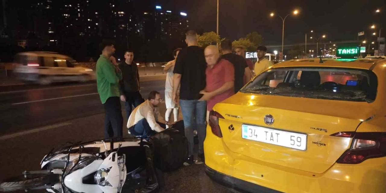 Taksiye Arkadan Çarpan Motosiklet Sürücüsü Yaralandı