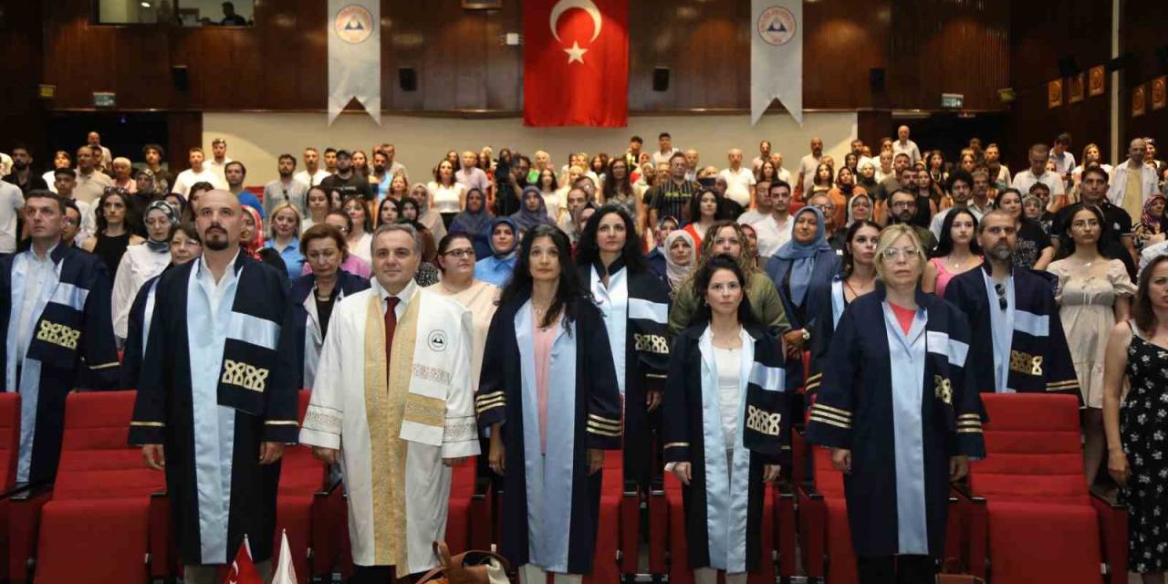 Erü Güzel Sanatlar Fakültesi’nde Mezuniyet Sevinci