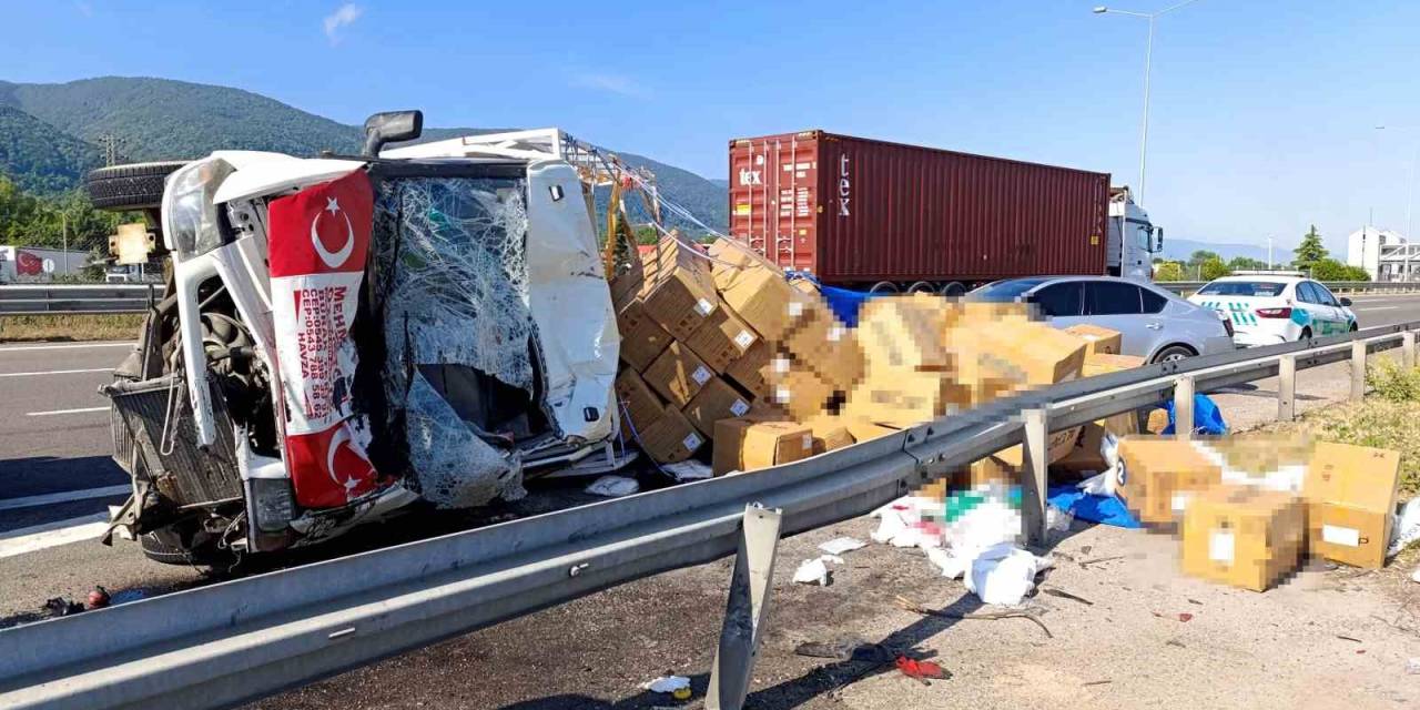 Otoyolda Duraklayan Araca Çarptı Devrildi