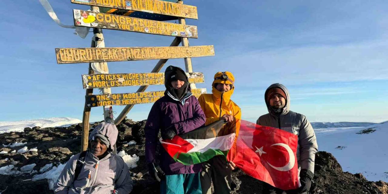 Filistin’e Destek İçin Afrika’nın En Yüksek Dağına Çıktılar