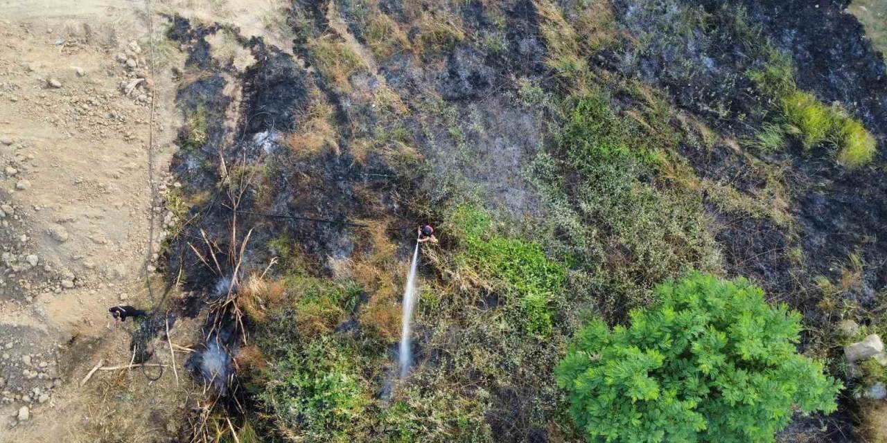 Evlere Sıçramasın Diye Alevlere Hortumlarla Müdahale Ettiler