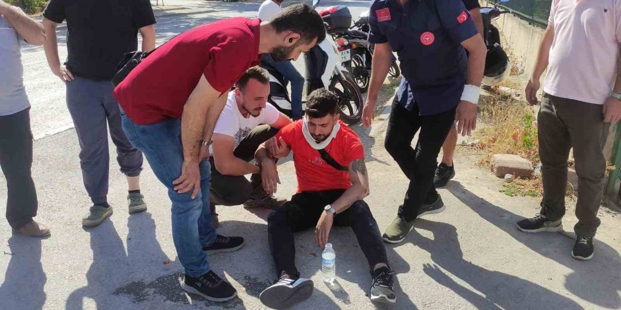 Motosiklet Dönüş Yapan Otomobile Çarptı