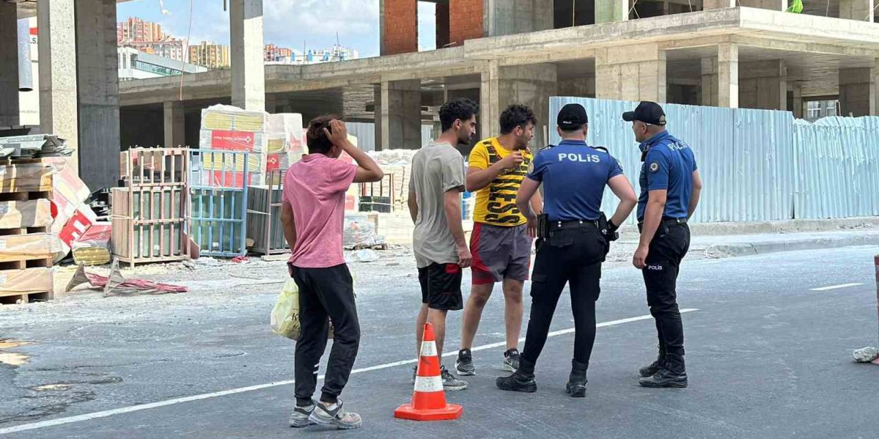 Ayazağa’da Maaşlarını Alamayan İnşaat İşçileri Eylem Yaptı