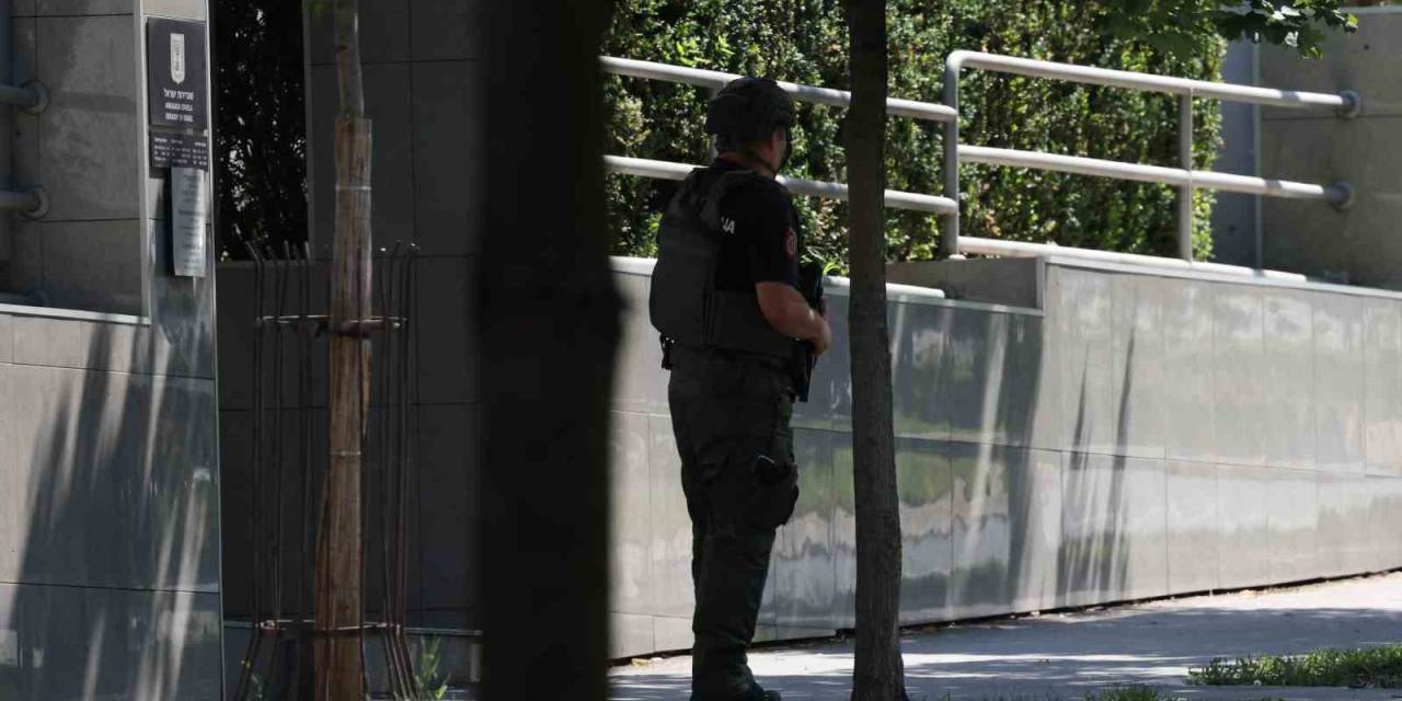 Sırbistan’daki İsrail Büyükelçiliği Önünde Oklu Saldırı