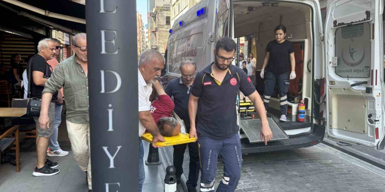 Sokakta Temizlik Yaparken Otomobil Çarptı