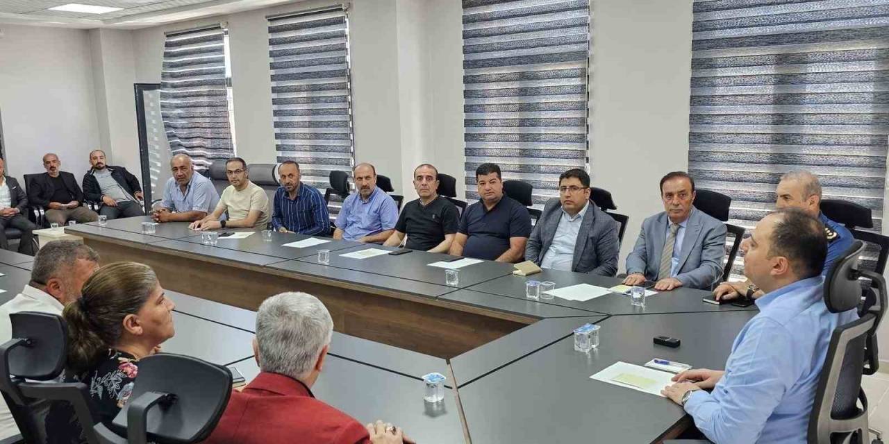 Tatvan Kaymakamı Demir Muhtarlarla Bir Araya Geldi