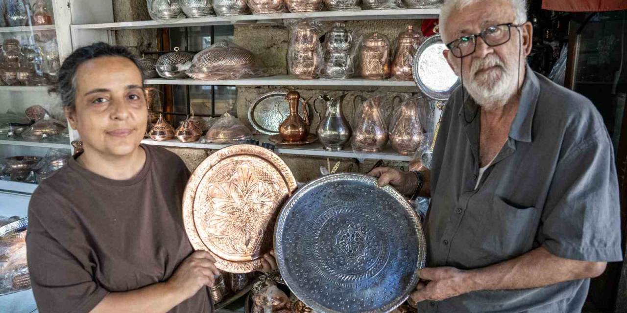 Bakır Ustası Çırak Bulamayınca Mesleği Eşine Öğretti