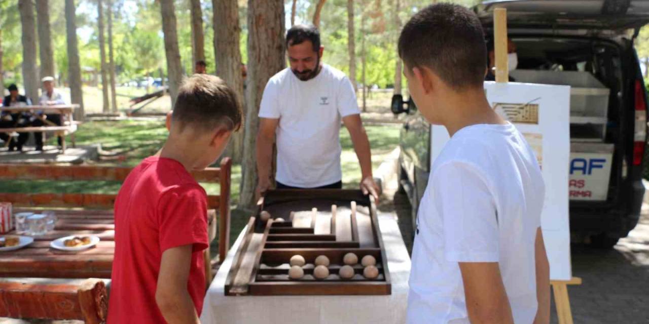 Niğde’de 61 Çocuk Koruyucu Aile İle Sevgisiyle Büyüyor