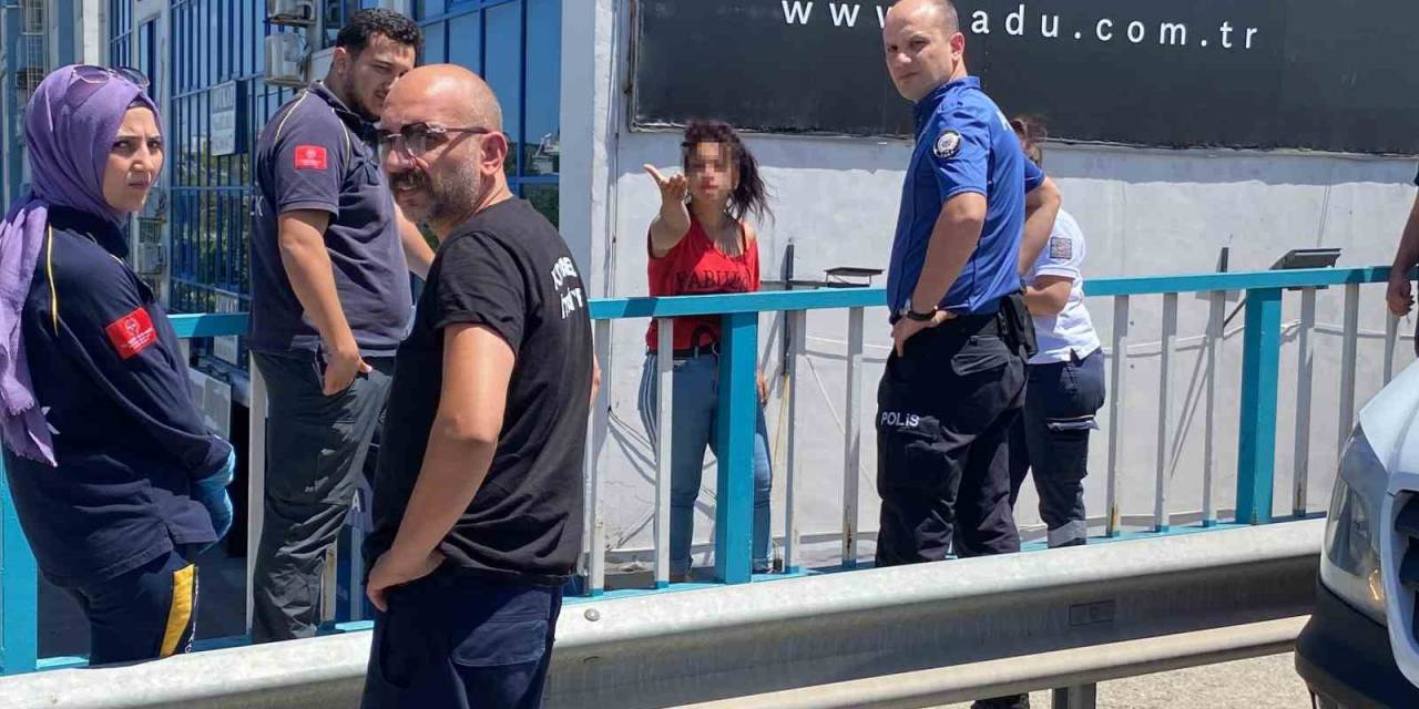 Köprüye Çıkan Genç Kızı Polis İkna Etti