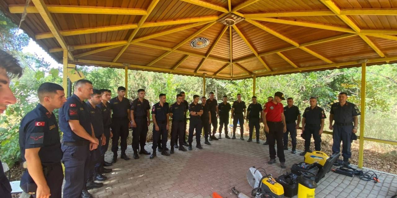 Jandarma Personeline Depremde Arama Kurtarma Eğitimi Verildi