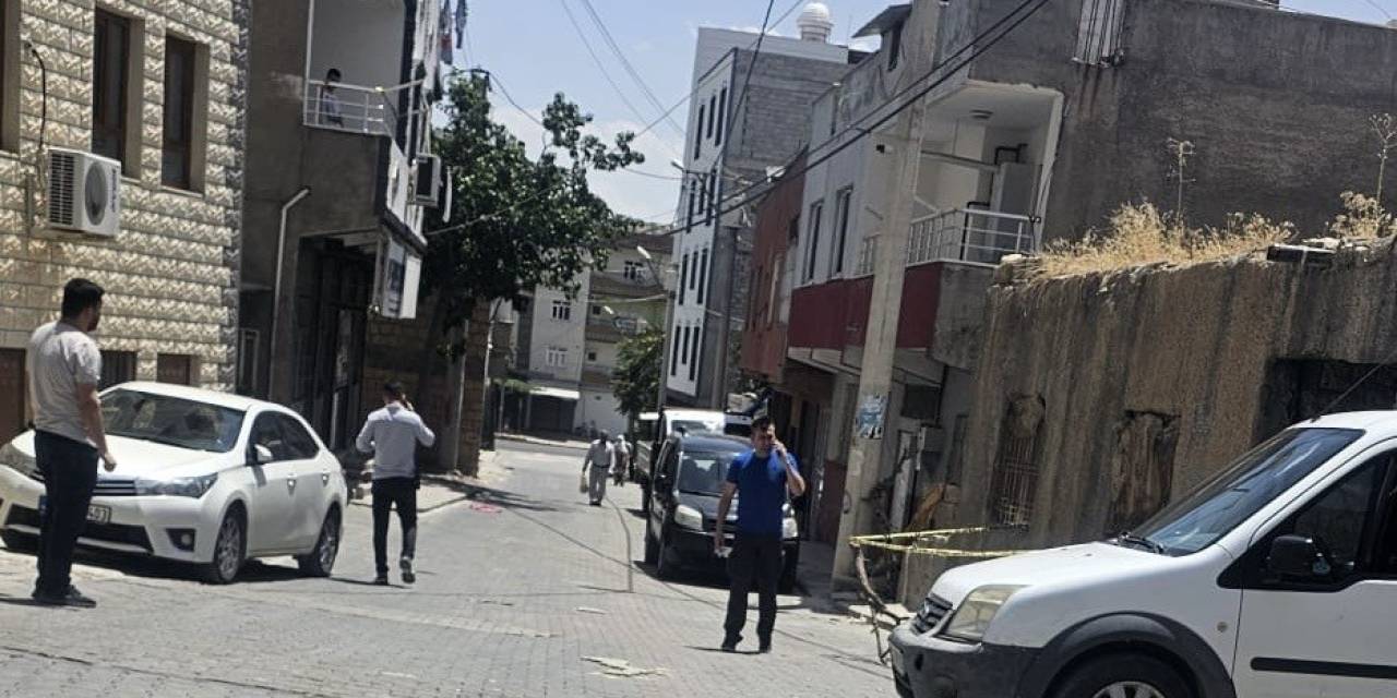 Mahalle Ortasında Patlatılan El Yapımı Patlayıcı Vatandaşları Paniğe Sevk Etti