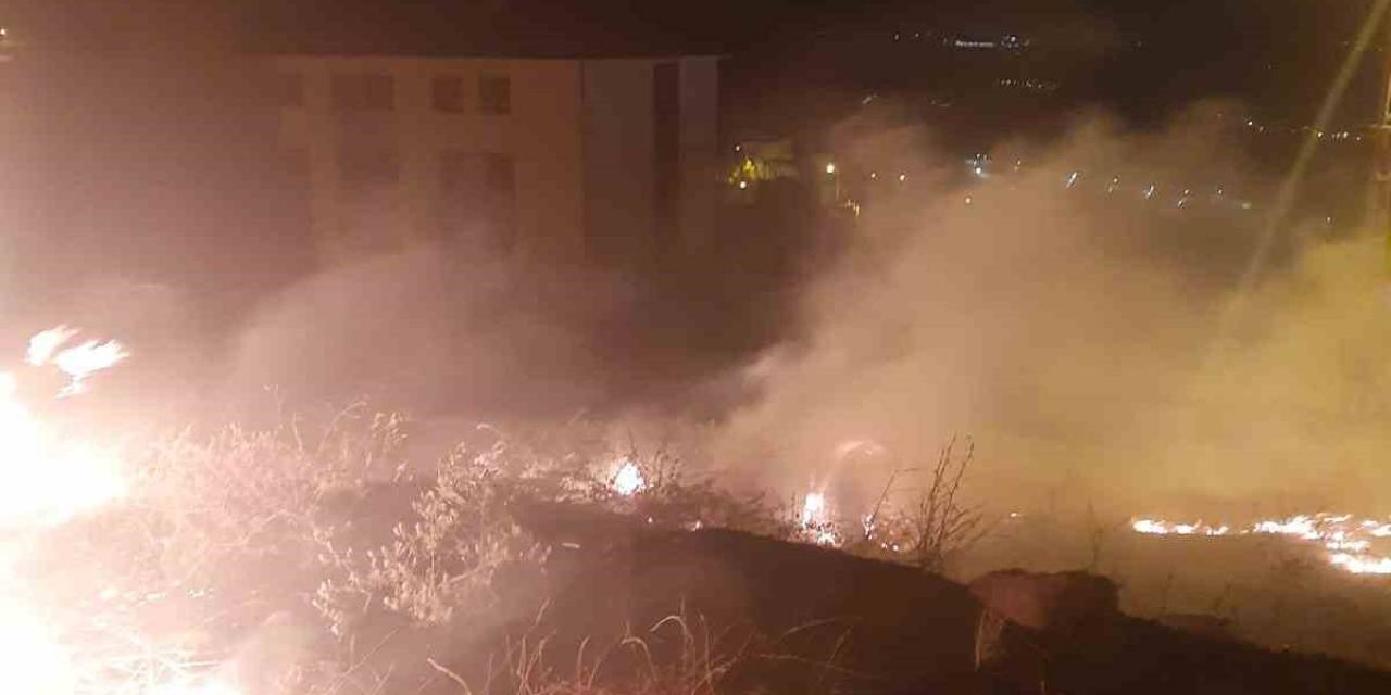 Anız Ve Bahçe Yangını Korkuttu