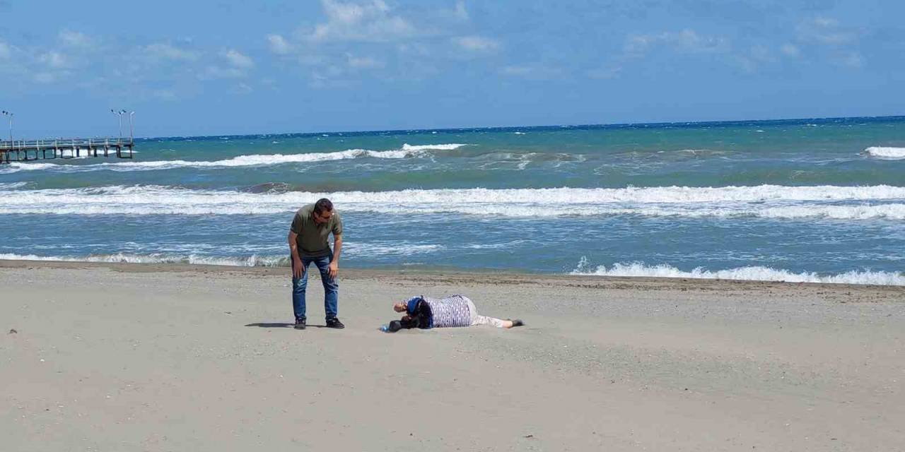 Sahilde Uyuyakalan Kadın, Polisi Alarma Geçirdi