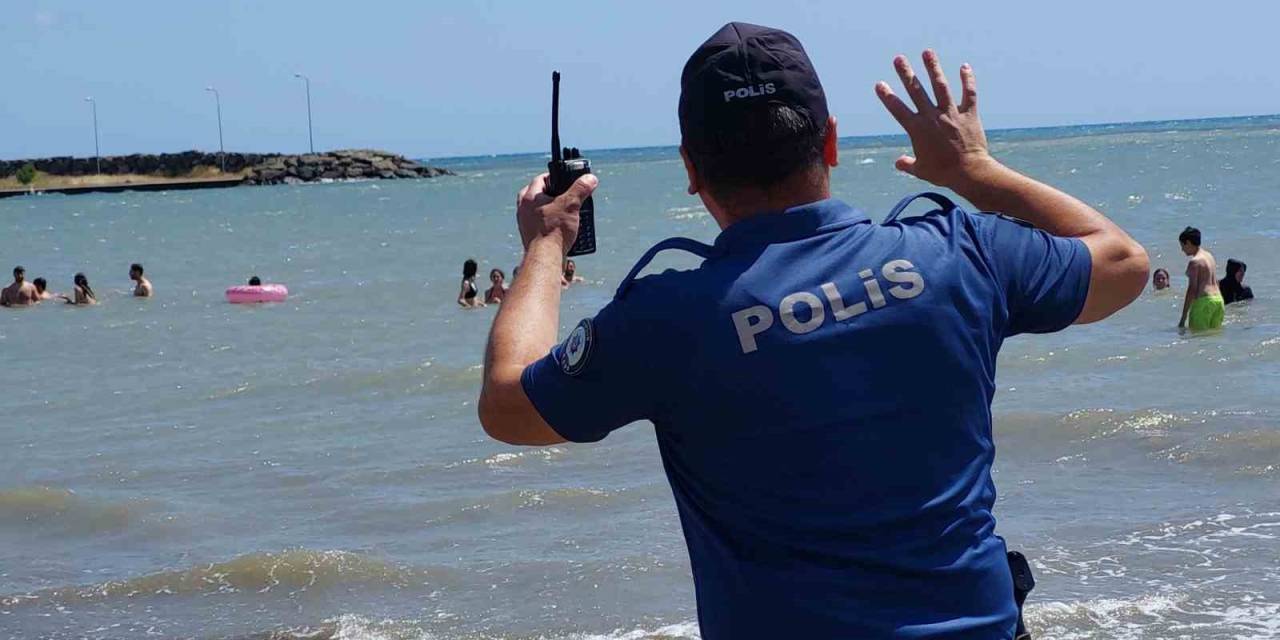 Samsun’da Polis Boğulmalara Karşı Sahillerde Uyarıda Bulunuyor