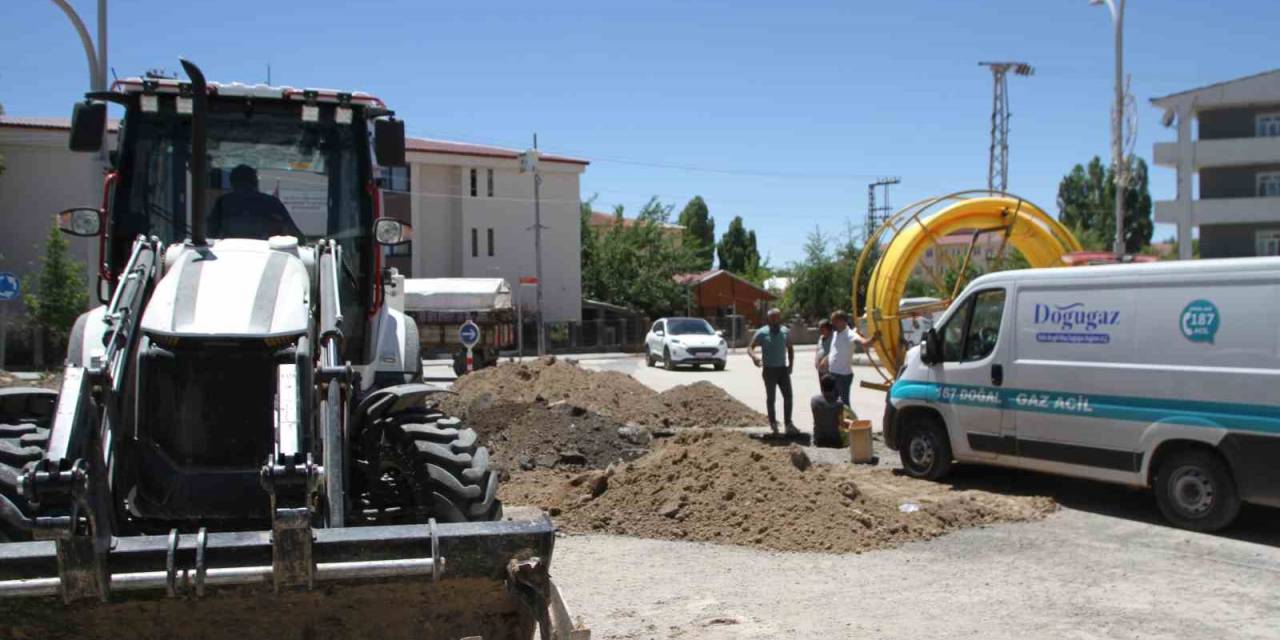 Malazgirt’te Doğalgaz Çalışmaları Devam Ediyor